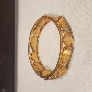 EUC 10021 Kara ross Women's magnetic Braclet